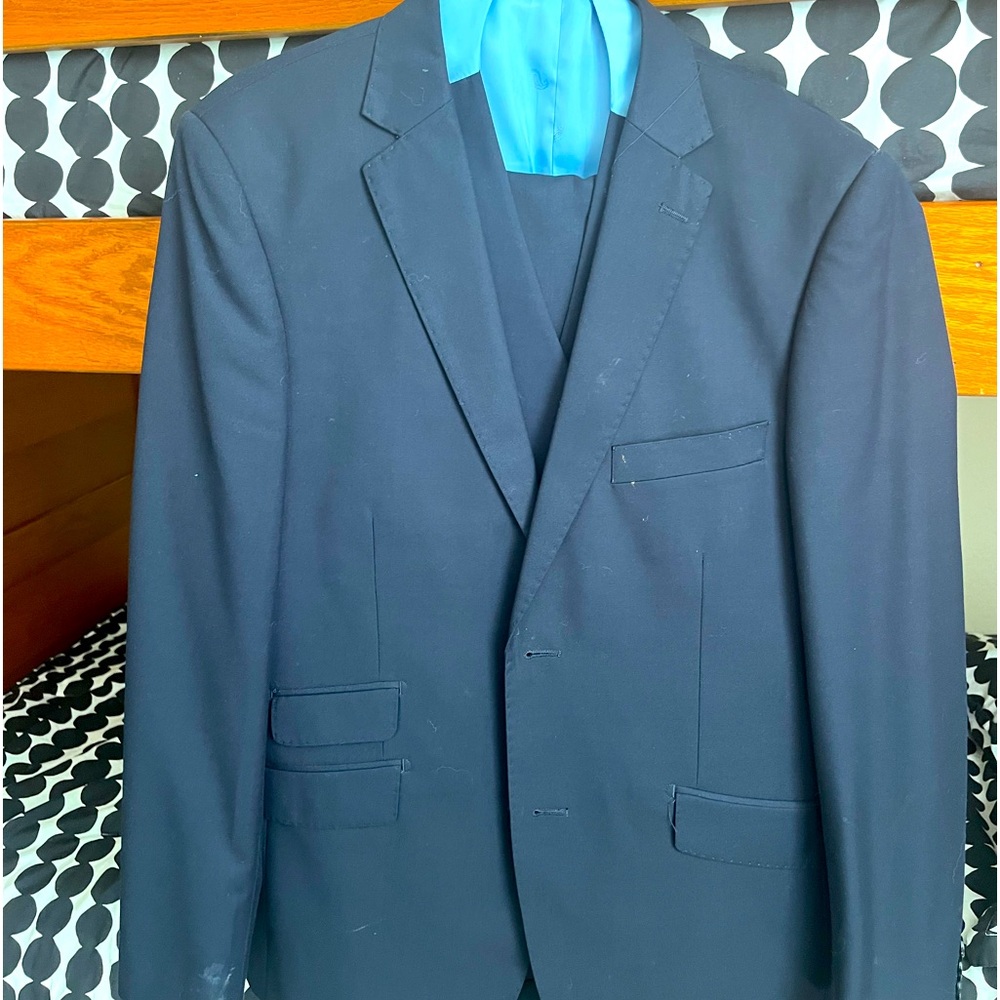 Men’s 3 piece suit. Navy